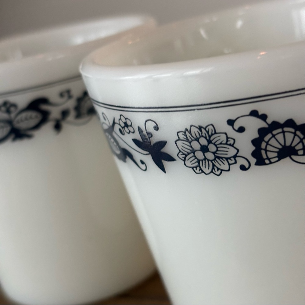 Vintage Pyrex Old Town Blue Onion White Milk Glass Mugs Set of 2 - Picture 8 of 14
